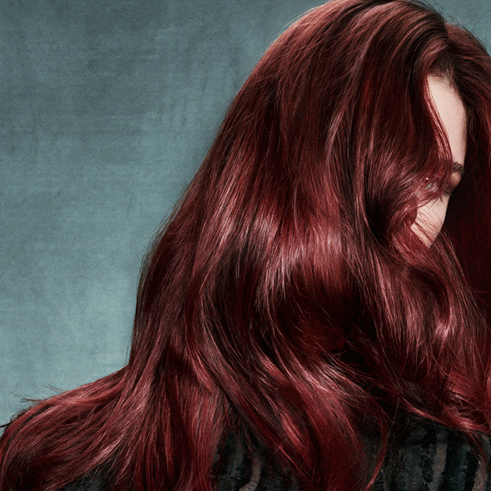 Stralend, gezonder haar, elke keer als je je haar kleurt. Langhoudend, tot 3X soepeler en 5X glanzender.*