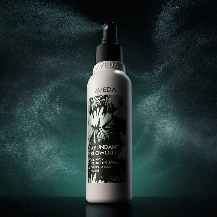 Crea tus looks favoritos con el NUEVO Abundant Blowout Spray.